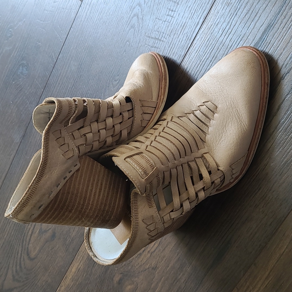 Dolce Vita booties